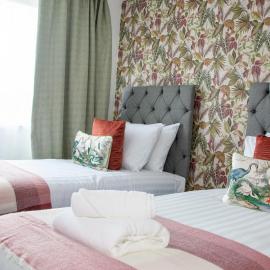 Cosy 3BR Flat With Free Parking Near Marina, hotel in Tewkesbury
