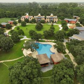 Mamaya Resort & Spa By Four Leaf Hotels, Garh Mukteshwar, מלון בHāpur