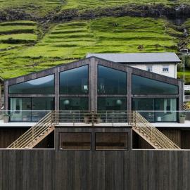Hotel Vík - 3 BR Wellness Townhouses with Sauna, Jacuzzi & Panoramic Views, hotel din Haldarsvík