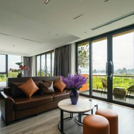 Ruby Hotel Van Don โรงแรมในTài Xá