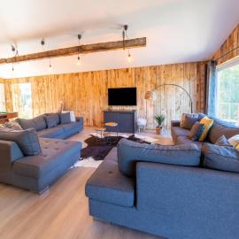 Lush chalet near lake of Bütgenbach, Hotel in Wirtzfeld