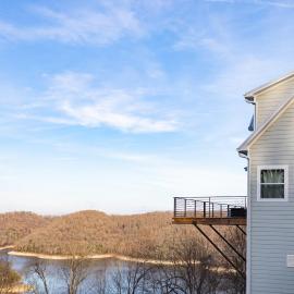 Cliffhanger Retreat- THE BEST VIEW HotTub-foosball, hotel a Smithville
