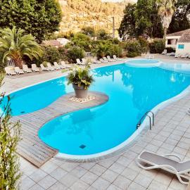 Les Canonniers - Chalet avec Piscine, hotel a Solliès-Toucas