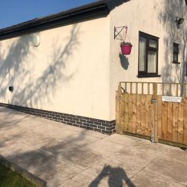 Wetleyrocks에 위치한 호텔 2 bedroom bungalow, 15 minutes to Alton Towers, dog friendly