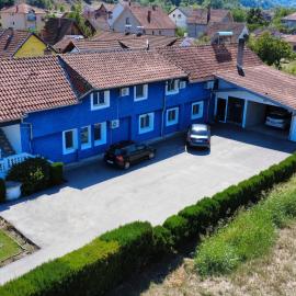 Privatan smeštaj Plava kuća, hotel in Mataruška Banja