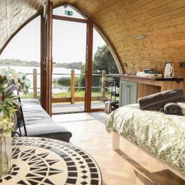 Swan Lake Glamping, hotel em Cavan
