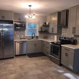 13 Castle Retreat to stylish home in Greenville 4 BD/3BTH, hotel in Greenville
