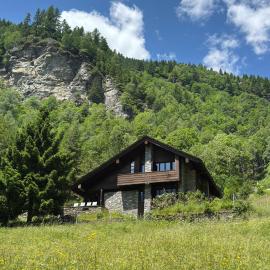 Private 3-story villa in Val calanca, Rossa, hotel en Rossa