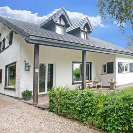 Scenic Stay in Xhoffraix โรงแรมในXhoffraix