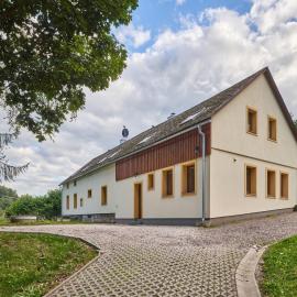 Spacious Mountain Retreat, hotel in Lampertice