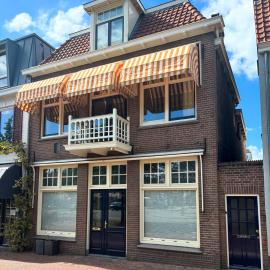 Luxury Family Apartment with canal & Peperbus view, Hotel in Zwolle