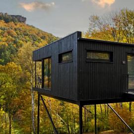 Bergchalet auf Stelzen, hotel in Annweiler am Trifels