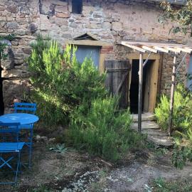 Maisonnette indépendante proche Cluny, hótel í La Vineuse