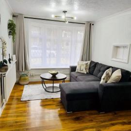 Falcon House by Smoothmove Properties Limited, hotell i Cannock