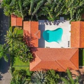 Total Privacy, Prime Location, Design