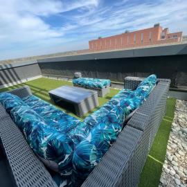 Fast WiFi, Free Netflix 2 Bedroom Penthouse with Large Balcony