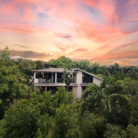 TreeTops - New Designer Villa on top of Negril!、ネグリルのホテル