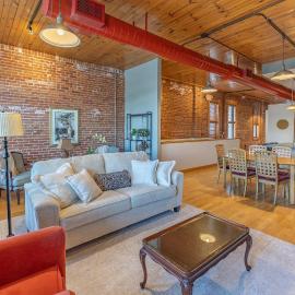 Gorgeous apartment across from La Crosse Center