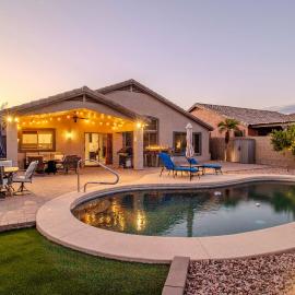 Near Superstition Hiking! Gold Canyon Home w/ Pool, hotel v mestu Gold Canyon