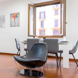Elegantis San Giovanni Suite - Chic Apartment with Bathtub Near Historic Center, Metro & Tram Nearby