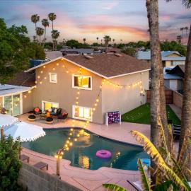 6 Br Resort Style Home Pool Game Room Fire Pit