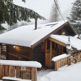 Chalet Chamois & Spa, hotel u gradu Lullin