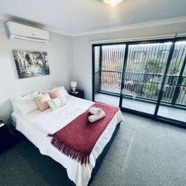 Calm Getaway Close to Airport, Hotel in Melbourne