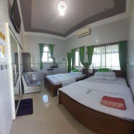 Fathin Hotel Bawean Syariah, hotel in Sangkapura