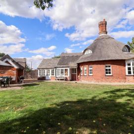The Round House، فندق في Kettleburgh