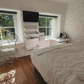 Primrose Cottage peaceful room and private garden, hotel in Helston
