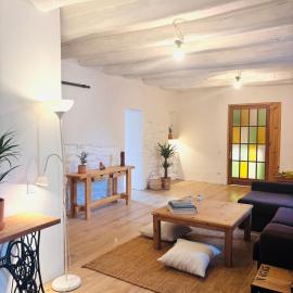 Casa estilo masía en el corazón de Cataluña, hotel u gradu Avinyó