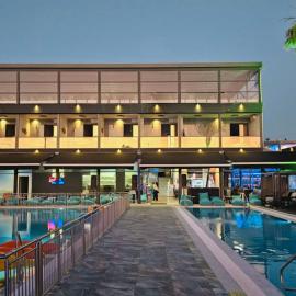 Parrot Papagalakia 109, hotel Szalamínában