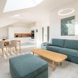 Large Apartment in a Quiet Area with Terrace & Free Garage