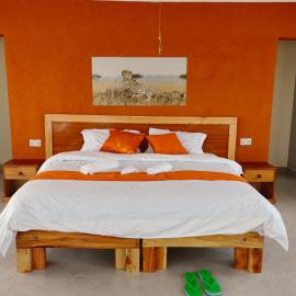 Ngatuny Safari Cottages, hotel in Ololaimutiek