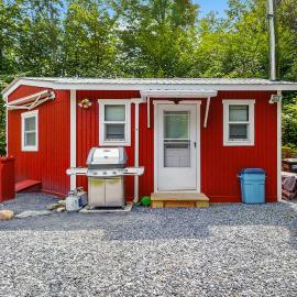Tiny House at Sugarbush North: Adventure Hub!, Hotel in Sugarbush Village