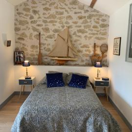 Grande Chambre chez l'habitant dans Mas provençal, Hotel in Roquemaure