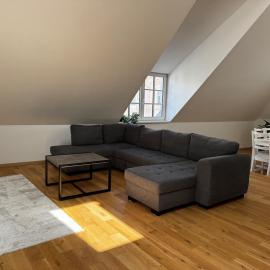 Stunning Central 4BR Penthouse - AC, Netflix & Stift View
