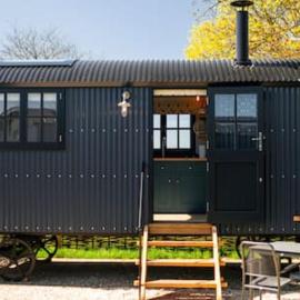 Baa One Shepherds Hut with Park Facilities