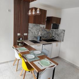 Cozy accommodation near Lyon, hotel u gradu 'Saint-Chef'