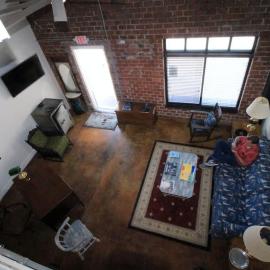Large Unique Ground Floor Loft with Parking #1, hotel u gradu Makon