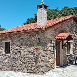 Stone Cottage O CEBREIRO, hotel en Curtis