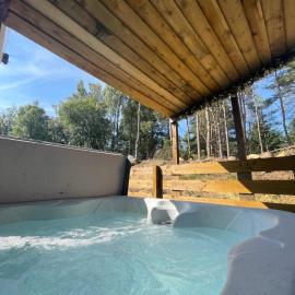kaoglen Wild-Hot tub-Cairngorms-Pet Friendly, hotel u gradu Balnald