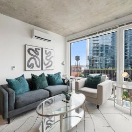 High-Rise 4BR w Views Comfort & Space