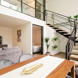 Casco Viejo 2BR Loft - Rooftop Pool Gym & Balcony