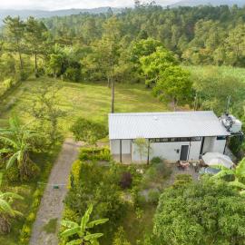 Stay with a hot tub on a coffee farm