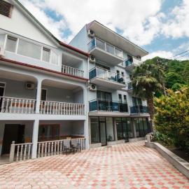 Hotel ARARAT, hotel en Gonio