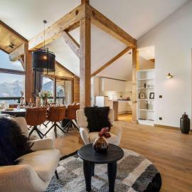 Luxury Penthouse - Panoramic Views, Walkway Balcony, Private Floor, hotel in Courchevel