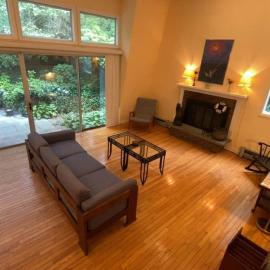 Spacious Woods Hole Beach Retreat