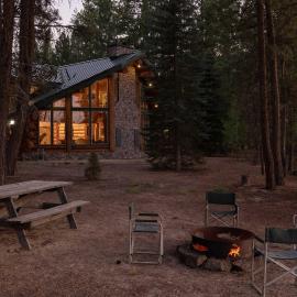Little Deschutes Wildlife Lodge - Nature's Cabin，拉松的飯店