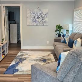 Walk to Beach: Hampton Home w/ Grill!, hotel di Hampton